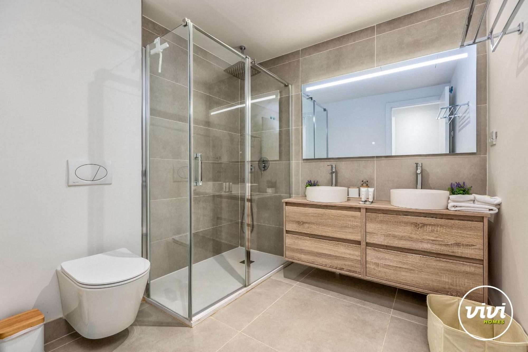 Vivi Homes - Apollo Luxury, Pool, Gym & *